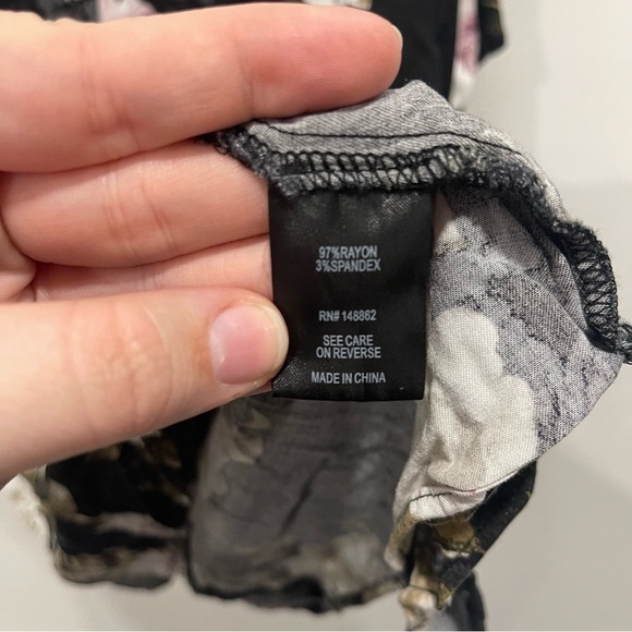 Torrid Stretch Challis Lace-Up Back Top Size 2 Button Front - Picture 6 of 10